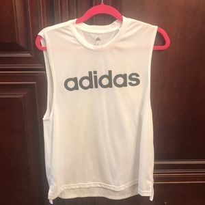 ☀️Pick 1 for $8 or 2 for $13 
Adidas Top